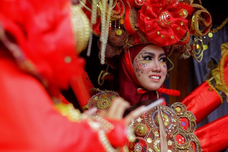 Jenis Baju Adat Padang Pria dan Wanita